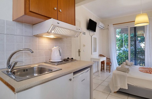 Nikiana House | Studio Apartment 'S8' with Sea View, Wi-Fi and Air Conditioning