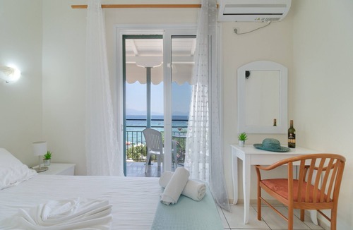 Nikiana House | Studio Apartment 'S8' with Sea View, Wi-Fi and Air Conditioning