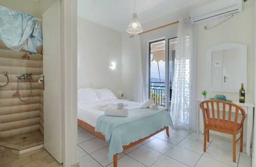 Nikiana House | Studio Apartment 'S8' with Sea View, Wi-Fi and Air Conditioning