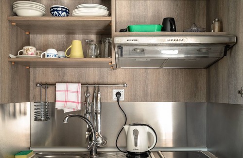 Lixouri Apartment | Studio Apartment 'Zois 8' with Shared Garden, Wi-Fi and Air Conditioning