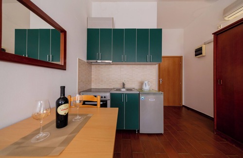 Velji Vinogradi Apartment | Studio Apt for 3 w/Balcony – Walking Distance to Beach No. 9
