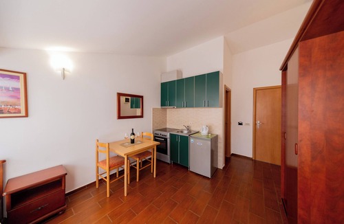 Velji Vinogradi Apartment | Studio Apt for 3 w/Balcony – Walking Distance to Beach No. 9