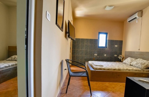Zeljeznica Apartment | Studio Flat w Balcony and Sea View in Bar