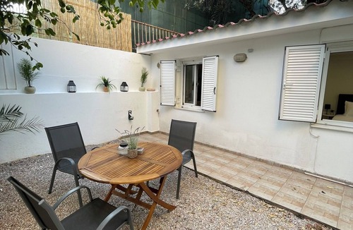 Vouliagmeni Apartment | Studio next to the Beach