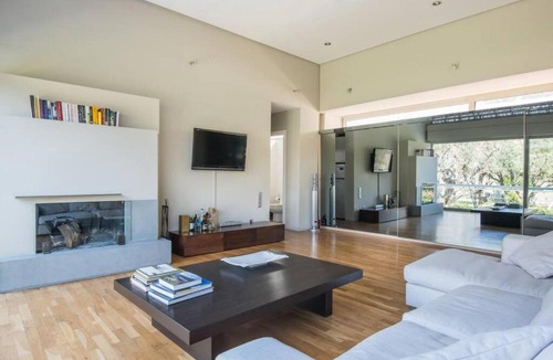 Rio House | Studio Rio Unique space with garden and garage