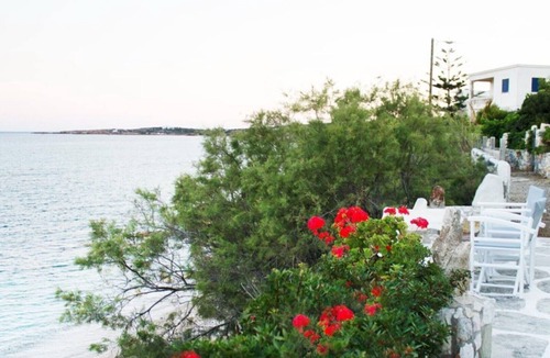 Drios Apartment | Studio sleeps 2-3 people garden view (3)