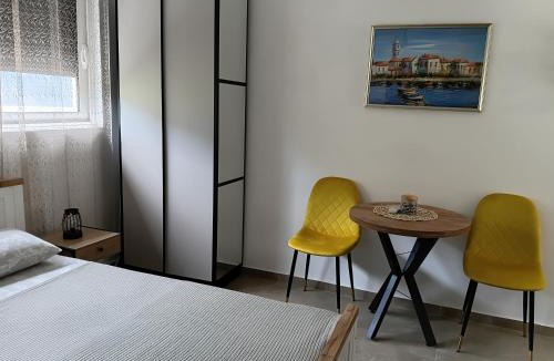 Skaljari Apartment | Studio Verde with swimming pool