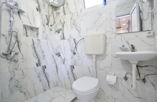 Gjerana Apartment | Studio w Balcony 6 min to Beach in Montenegro