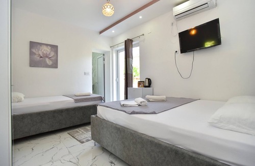 Gjerana Apartment | Studio w Balcony 6 min to Beach in Montenegro