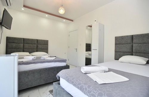 Gjerana Apartment | Studio w Balcony 6 min to Beach in Montenegro