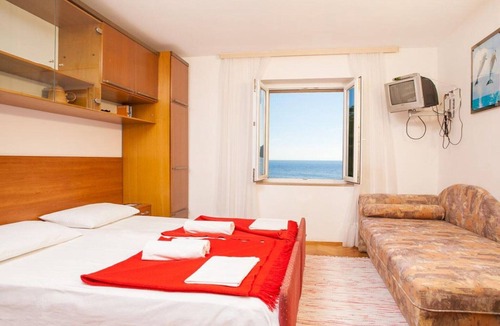 Petrovac Apartment | Studio with External Bathroom 2