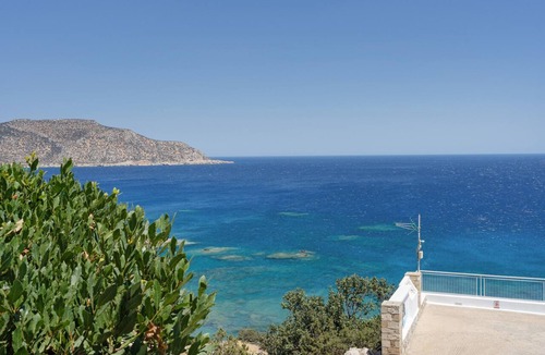 Amoopi Apartment | Studio with Sea View and Shared Pool