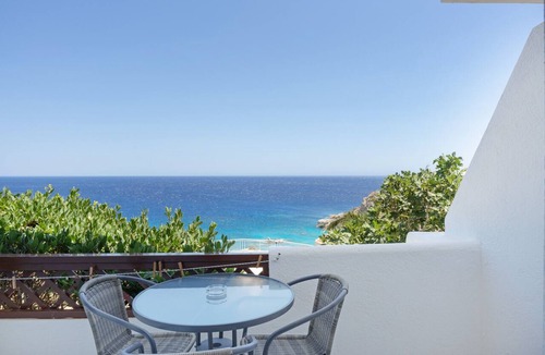 Amoopi Apartment | Studio with Sea View and Shared Pool