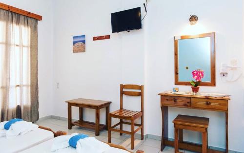 Kamares Hotel | Studios Mirtia