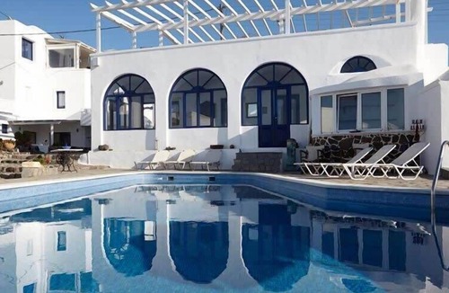 Finikia Apartment | Stunning 1BR Suite next to the Ocean in Santorini