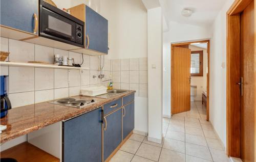 Topla Apartment | Stunning Apartment In Herceg Novi