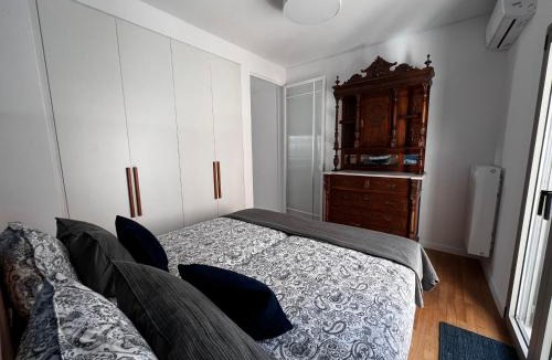 Pasalimani Apartment | Stunning View Zeas Marina - 1 bedroom