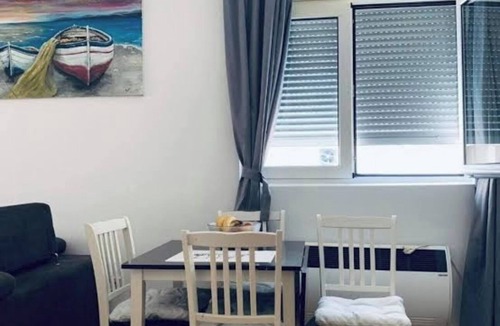Centar Apartment | Stylish 2-room apartment - 5 min to the beach & center + parking space
