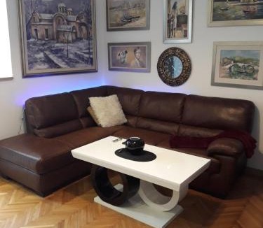 Downtown House | Stylish Charm Downtown