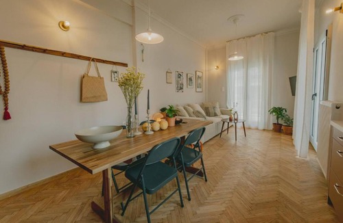 Petralona Apartment | Stylish cozy artistic Athens apartment