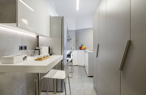 Kinosargous Apartment | Stylish flat overlooking the temple of Zeus