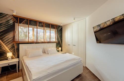 Bijela Apartment | Stylish Mini-House with Garden & Beach