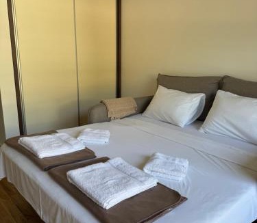Lazi Apartment | Stylish Studio IVSOLE