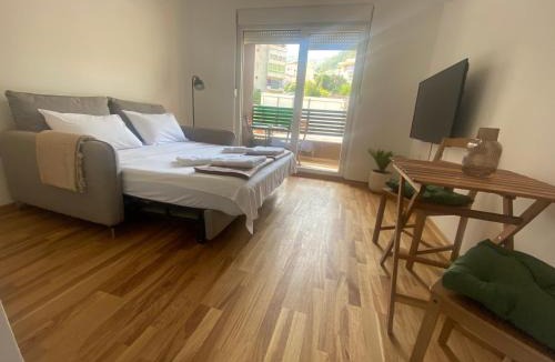 Lazi Apartment | Stylish Studio IVSOLE