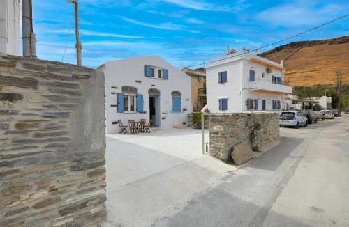 Korissia House | Stylish villa Antika close to the shops and restaurants in Korissia, Kea