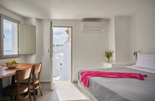 Oia Hotel | Suite with Caldera View