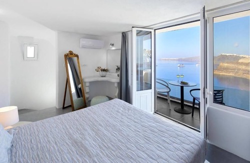 Santorini Hotel | Suites of the Gods Cave Spa Hotel
