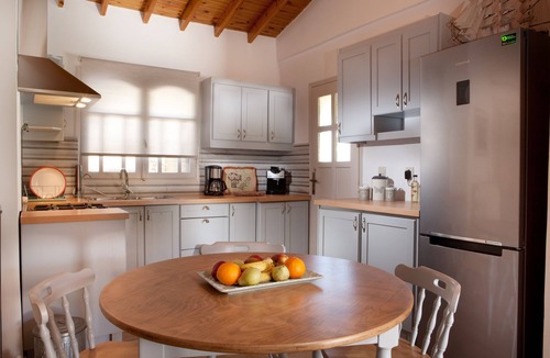 Kounoupidiana House | Summer Breeze House * with private pool * private parking *