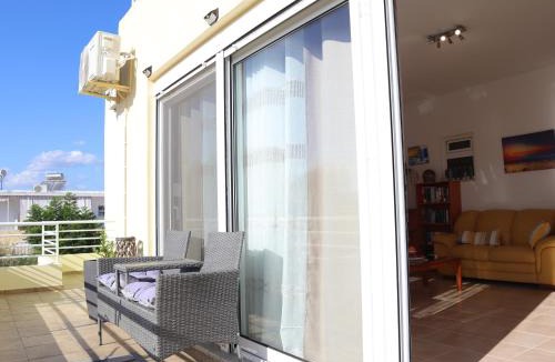 Haraki Apartment | Summer Lovin