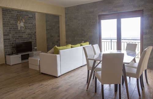 Zabljak Apartment | Summit One-Bedroom Apartment Retreat in Zabljak