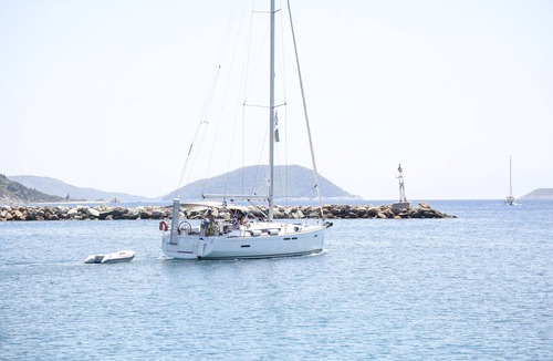 Loutraki Boat Rental | Sun-Kissed Sailing Adventure in the Stunning Sporades Islands