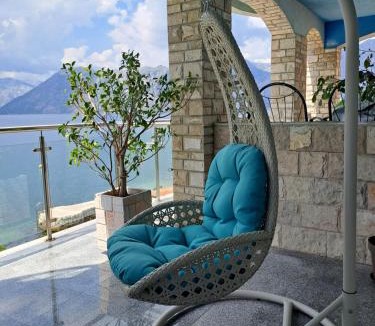 Dobrota Apartment | Sun Rays