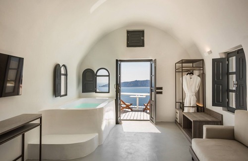 Firostefani Hotel | Sun Rocks Boutique Hotel | Caldera View Suites & Sunset Dining Experience