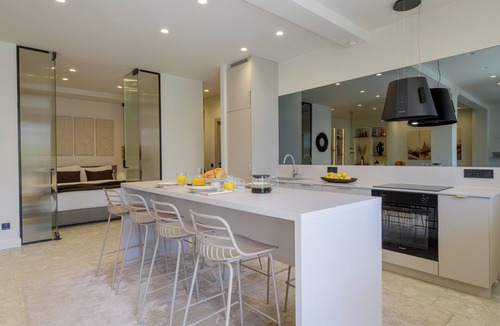 Athens City Centre Apartment | Sunny Central Retreat with Private Plunge Pool