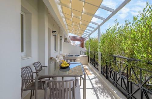 Athens City Centre Apartment | Sunny Central Retreat with Private Plunge Pool