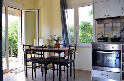 Halepa Apartment | Sunny Sea-View Apartment in Halepa