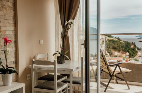 Topla Apartment | Sunny Side Studio Apartment