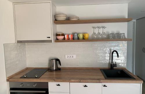 Tomicici Apartment | Sunny studio apartment Chiara