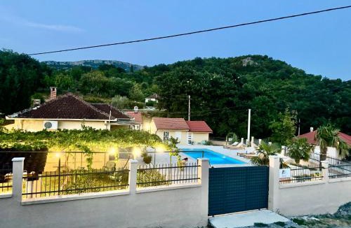 Pricelje House | Sunny village, pool house