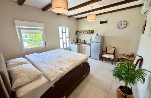 Pricelje House | Sunny village, pool house