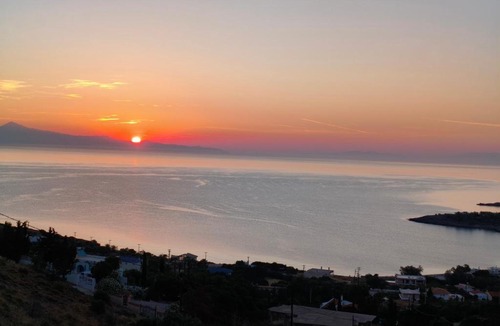 Fofola House | Sunrise - 500m from the beach