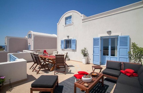 Perivolos Apartment | Sunrise Apartment Santorini