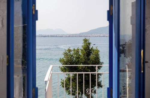 Diasella Apartment | Sunrise seaside retreat Apartment in Almyros, Kalamata