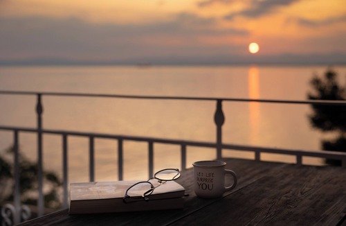 Diasella Apartment | Sunrise seaside retreat Apartment in Almyros, Kalamata