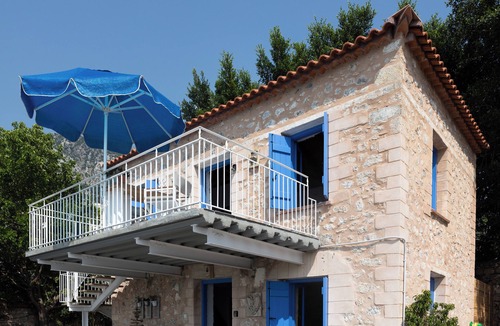 Diasella Apartment | Sunrise seaside retreat Apartment in Almyros, Kalamata