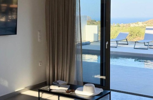 Megala Chorafia House | Sunrise Village Aptera Private Pool Villa II